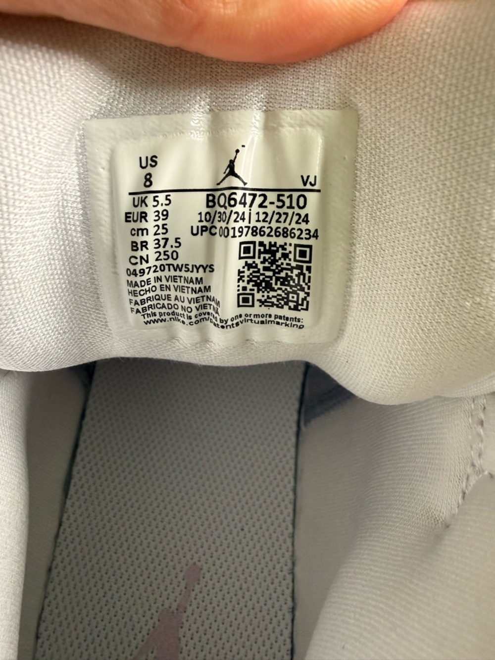 Great condition!!

Women’s Nike Air Jordan 1 Mid — Indigo Haze/Doll/White - Picture 10 of 13